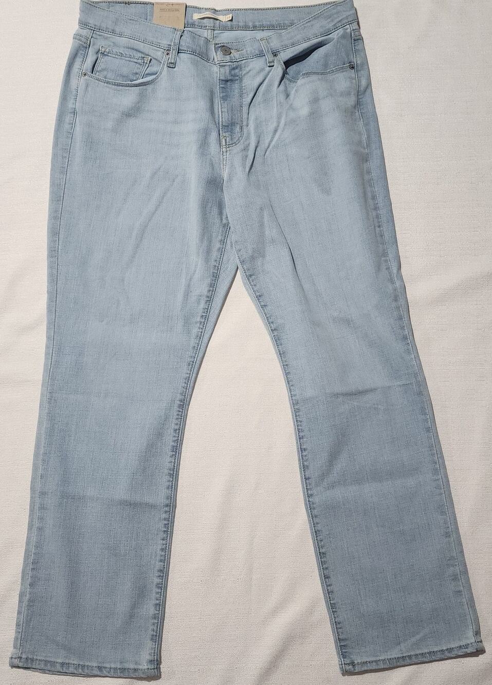 Levi's classic straight women's waist 33'' length 28''